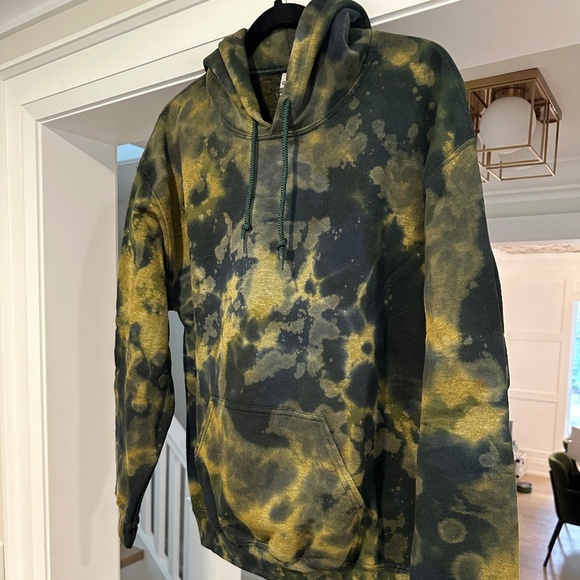 Gildan Custom Designed/Handcrafted Tie-Dye Hoody w/ Kangaroo Pocket - Size M. - Picture 2 of 11